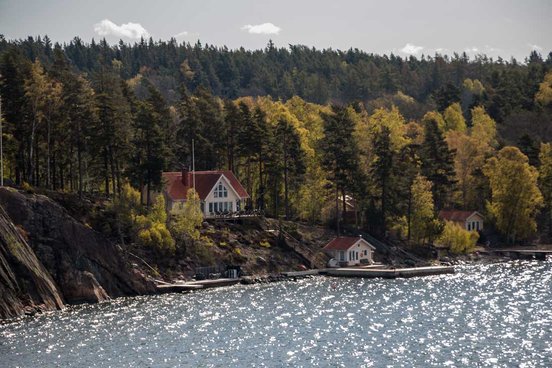 Cottage In Lake